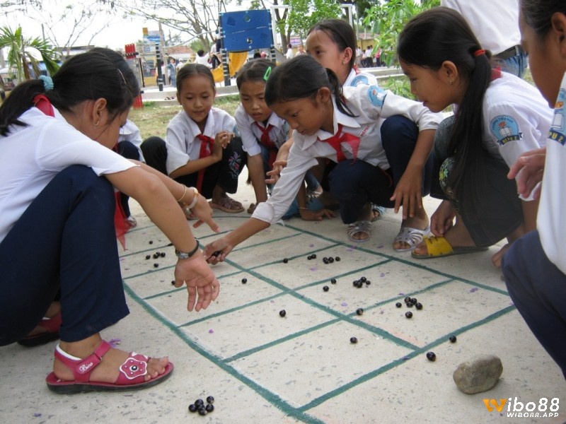 Mẹo chơi ô ăn quan là phải nhẩm và lựa chọn cách đi quân thật đúng đắn