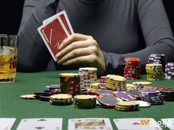 Linh hoạt trong từng ván bài poker