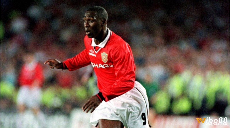 Andy Cole đứng thứ 4 trong các cầu thủ ghi bàn nhiều nhất Ngoại hạng Anh