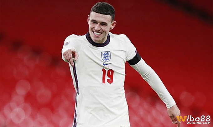 Phil Foden là một trong những tiền vệ trẻ đầy triển vọng