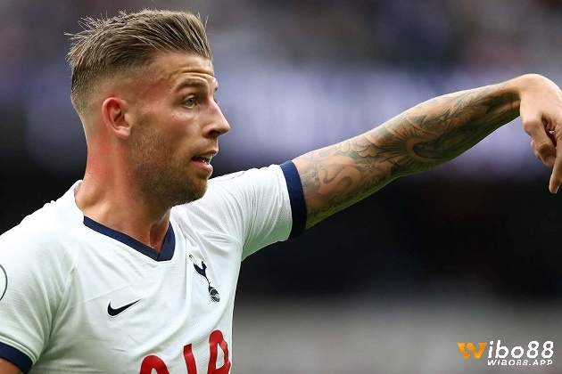 Toby Alderweireld nằm trong đội hình xuất sắc nhất Tottenham với vị trí trung vệ