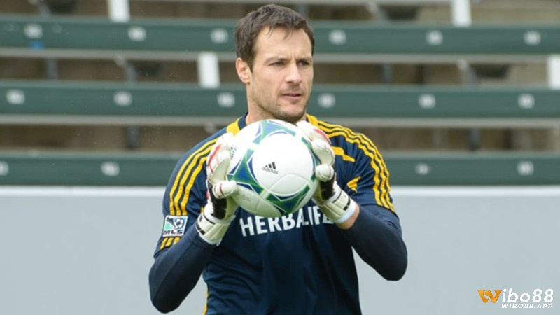 Carlo Cudicini xuất sắc trở thành thủ môn đáng tin cậy của Chelsea trong nhiều mùa giải