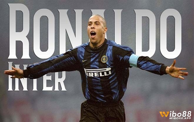 Ronaldo Luis Nazario de Lima là cầu thủ đã phá kỷ lục chuyển nhượng thế giới