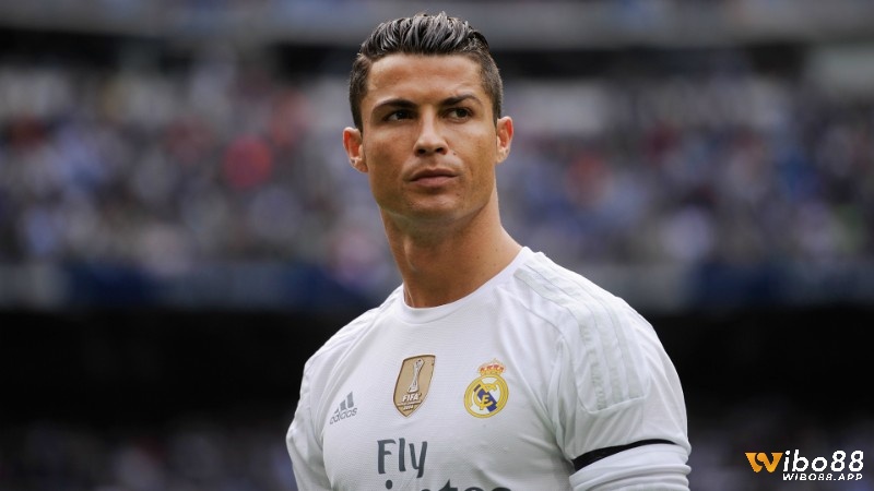  Cristiano Ronaldo là cầu thủ ghi bàn nhiều nhất lịch sử của Real Madrid