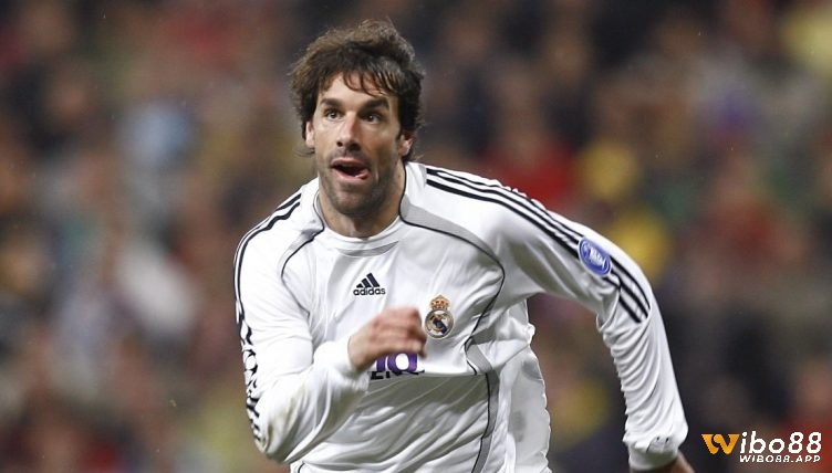 Ruud van Nistelrooy là tiền đạo có kỹ năng đá phạt đền xuất sắc của Real Madrid