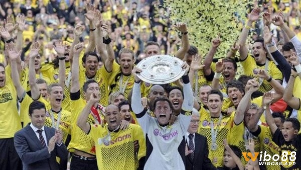 Dortmund có 5 lần nâng cao chiếc đĩa bạc danh giá