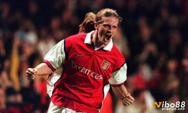 Emmanuel Petit đã đạt đến đỉnh cao sự nghiệp dưới sự huấn luyện của Arsene Wenger