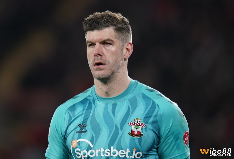 Đội hình xuất sắc nhất Southampton đầy tự hào của CLB - Fraser Forster