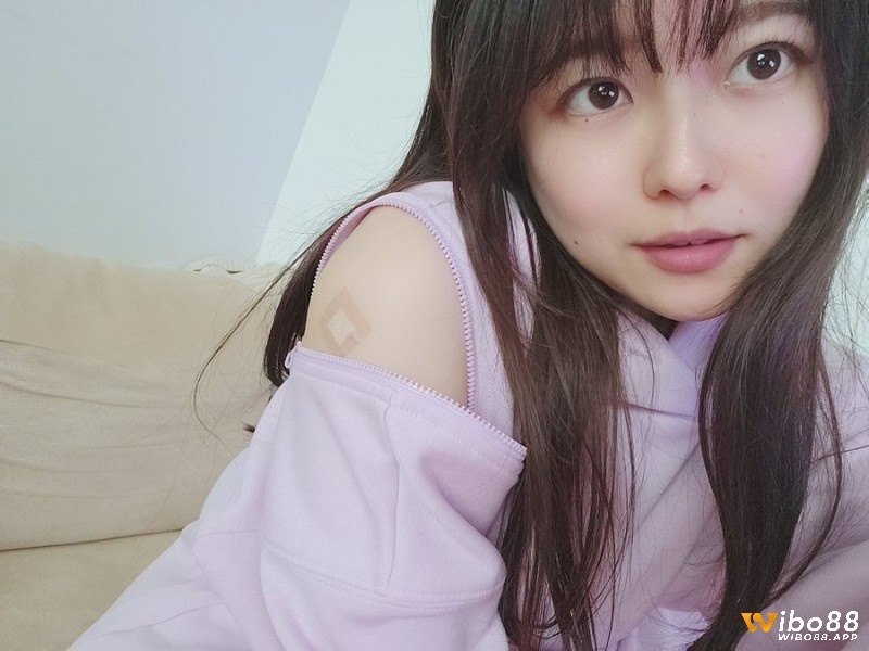 Chiaru sở hữu nhan sắc xinh đẹp và trong sáng được nhiều người yêu thích