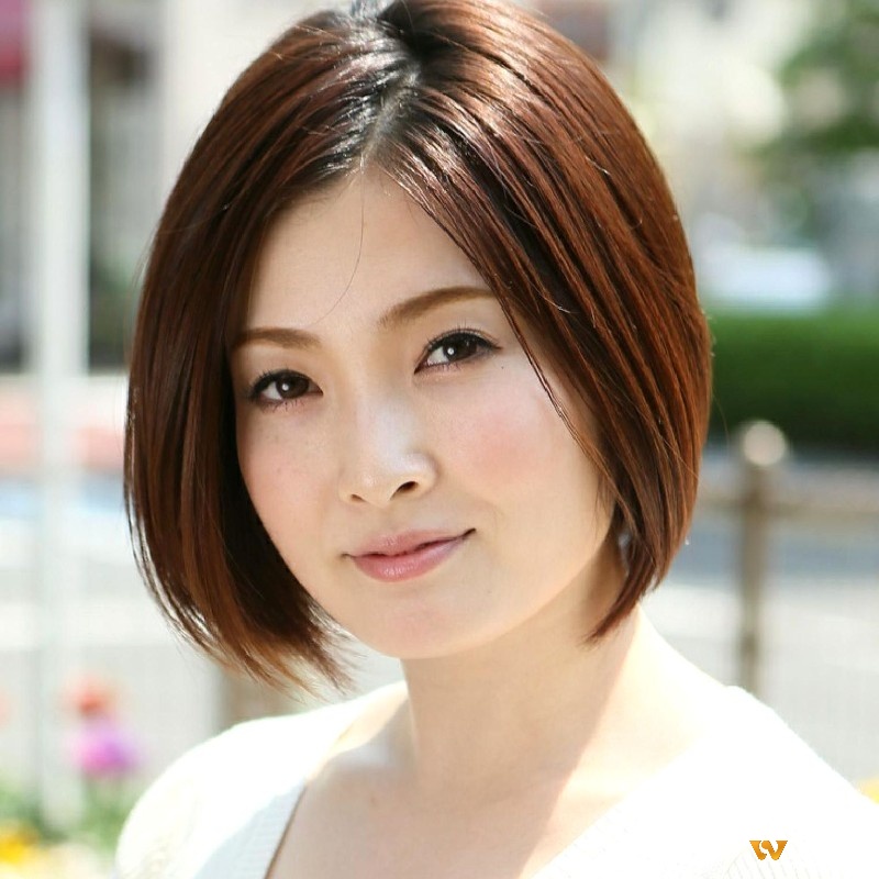 Yuka gây ấn tượng mạnh bởi nhan sắc xinh đẹp cùng phong cách chững chạc