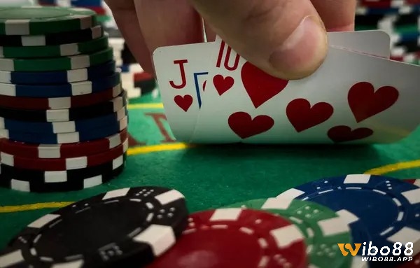 Diễn biến của một ván Texas Hold'em theo luật poker rất đơn giản!