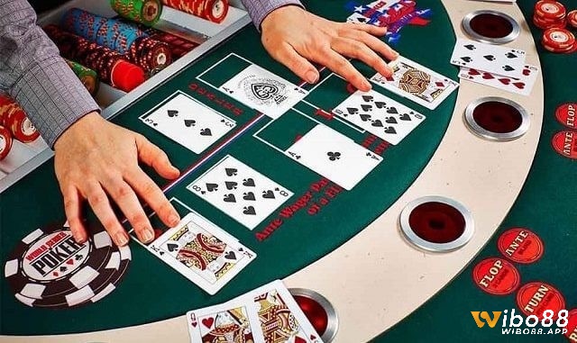 Luật poker sử dụng nhiều thuật ngữ đặc thù để mô tả các hành động cược và chiến thuật