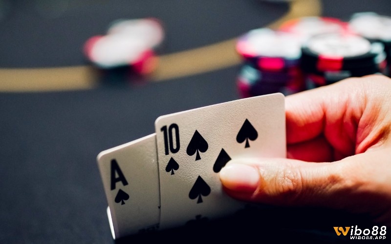Luật poker giúp bạn đọc vị đối thủ đưa ra quyết định thông minh và tối ưu hóa cơ hội chiến thắng trong từng ván bài!